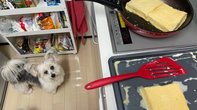フレンチトーストを焼く